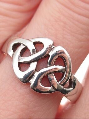 Kit Heath 93 Sterling Silver Celtic Knot Ring
Size 9 and a half